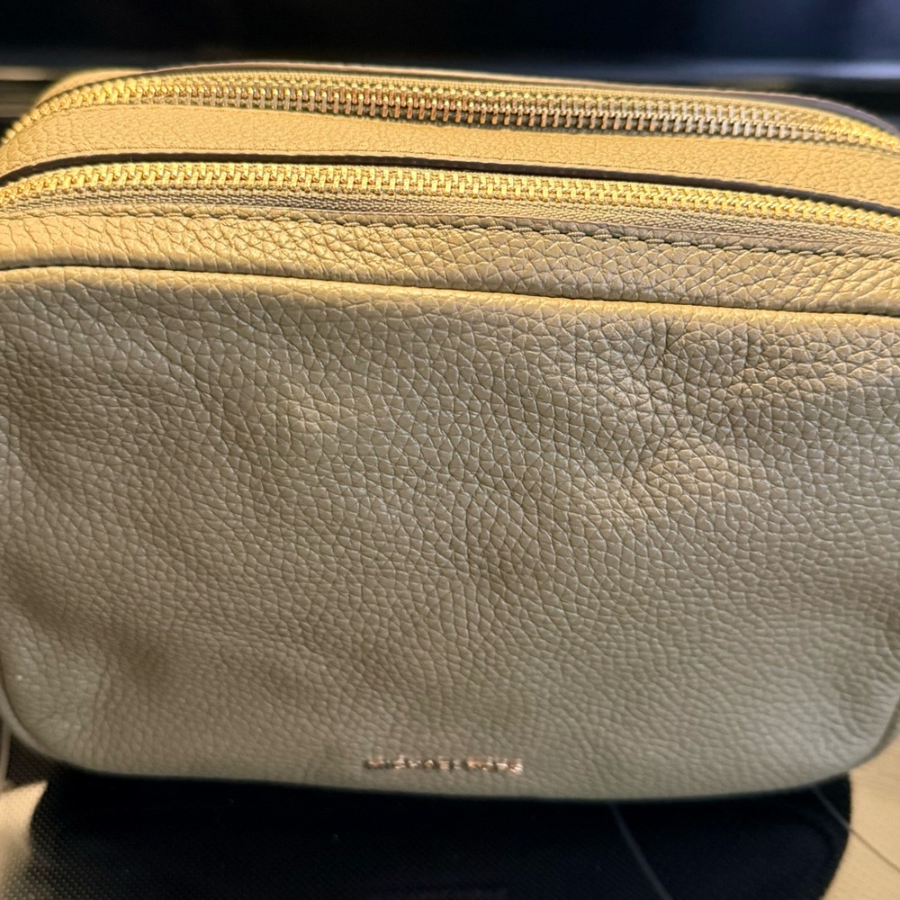 🔥🔥SALE NWT Michael Kors Olive Green Camera Xbody Leather Bag